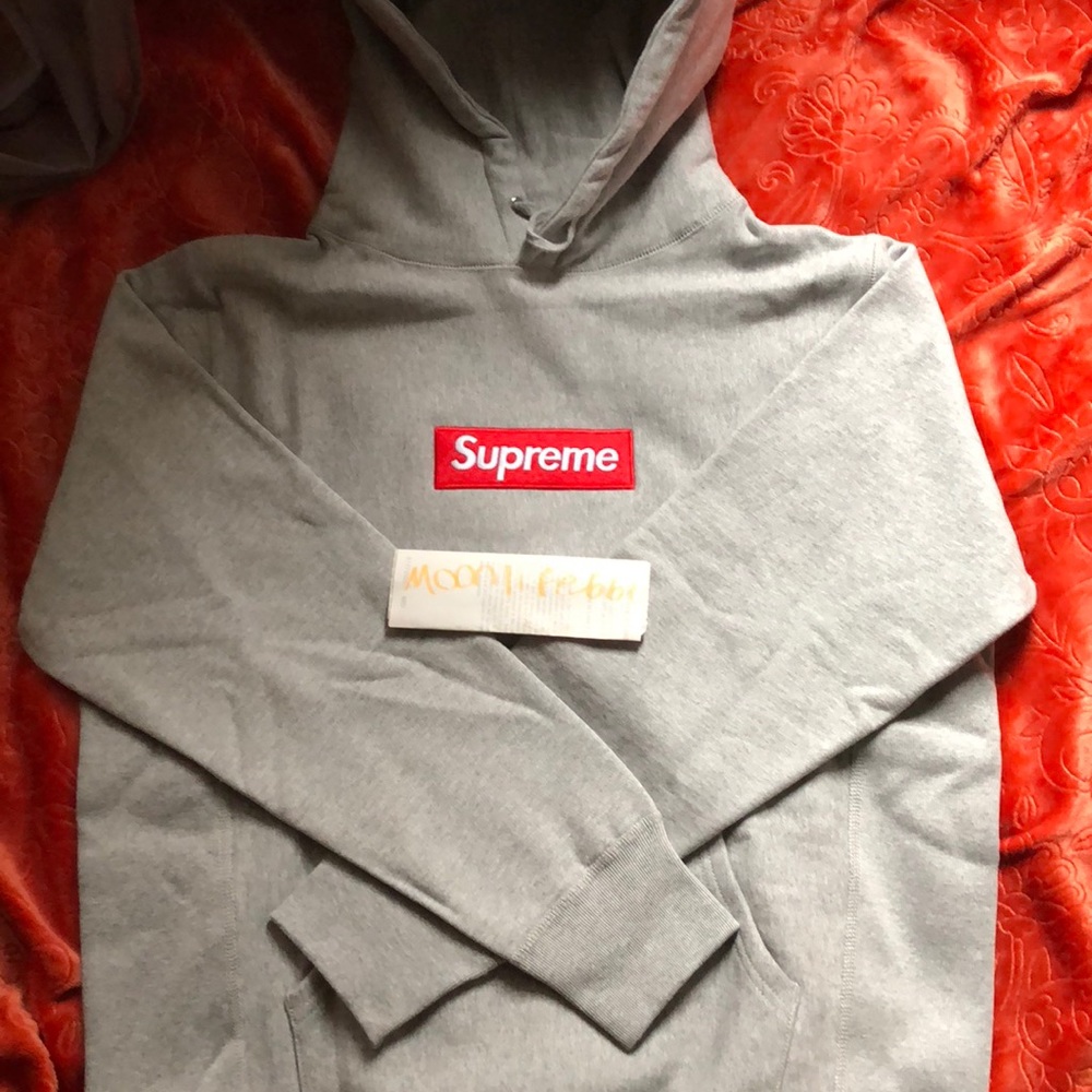 Supreme Fw16 Grey Box Logo size Medium